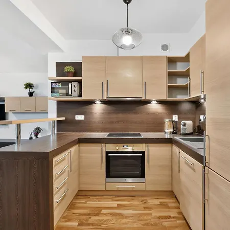 Family In Old Town With Private Parking Lejlighed