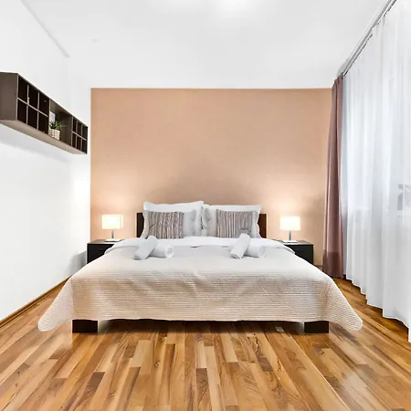 Family In Old Town With Private Parking Bratislava